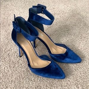 Blue velvet shoes